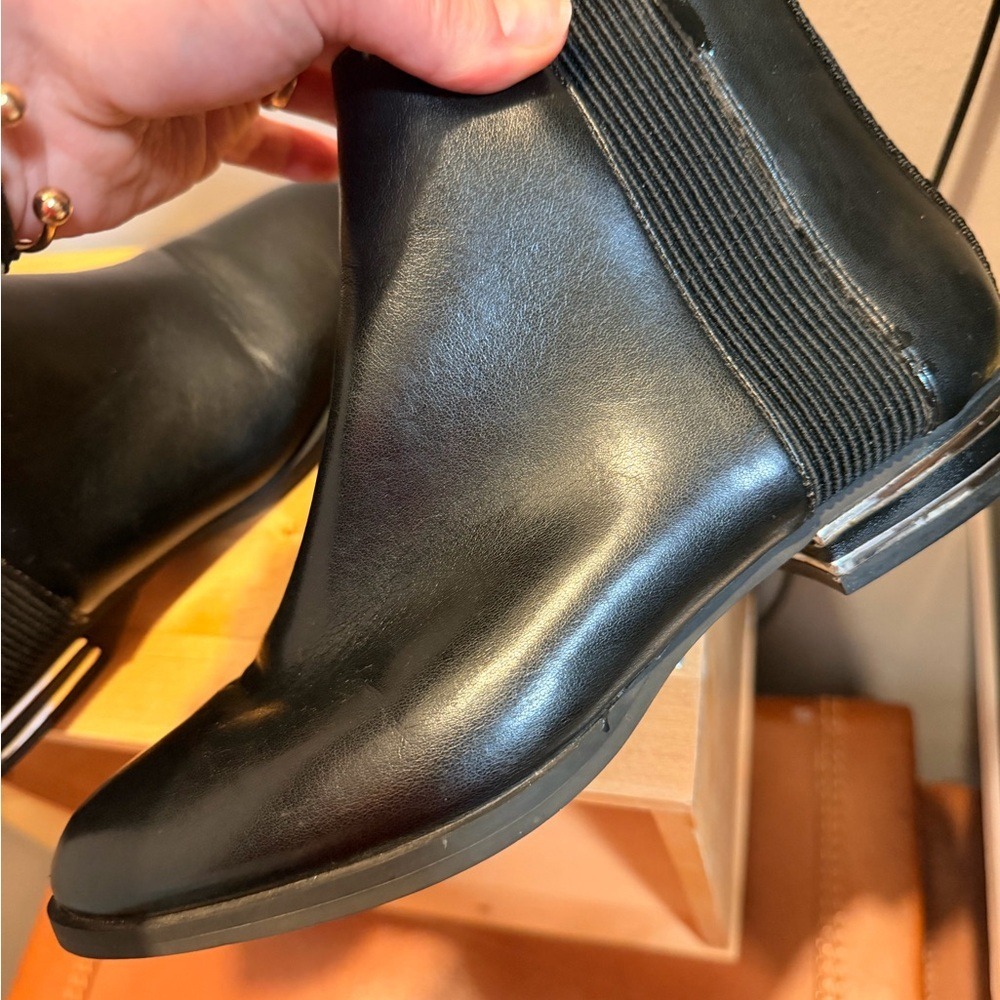 DKNY Womens Black Leather Chelsea Ankle Boots Silver Heel Detail Size 6.5 37 - Picture 2 of 6